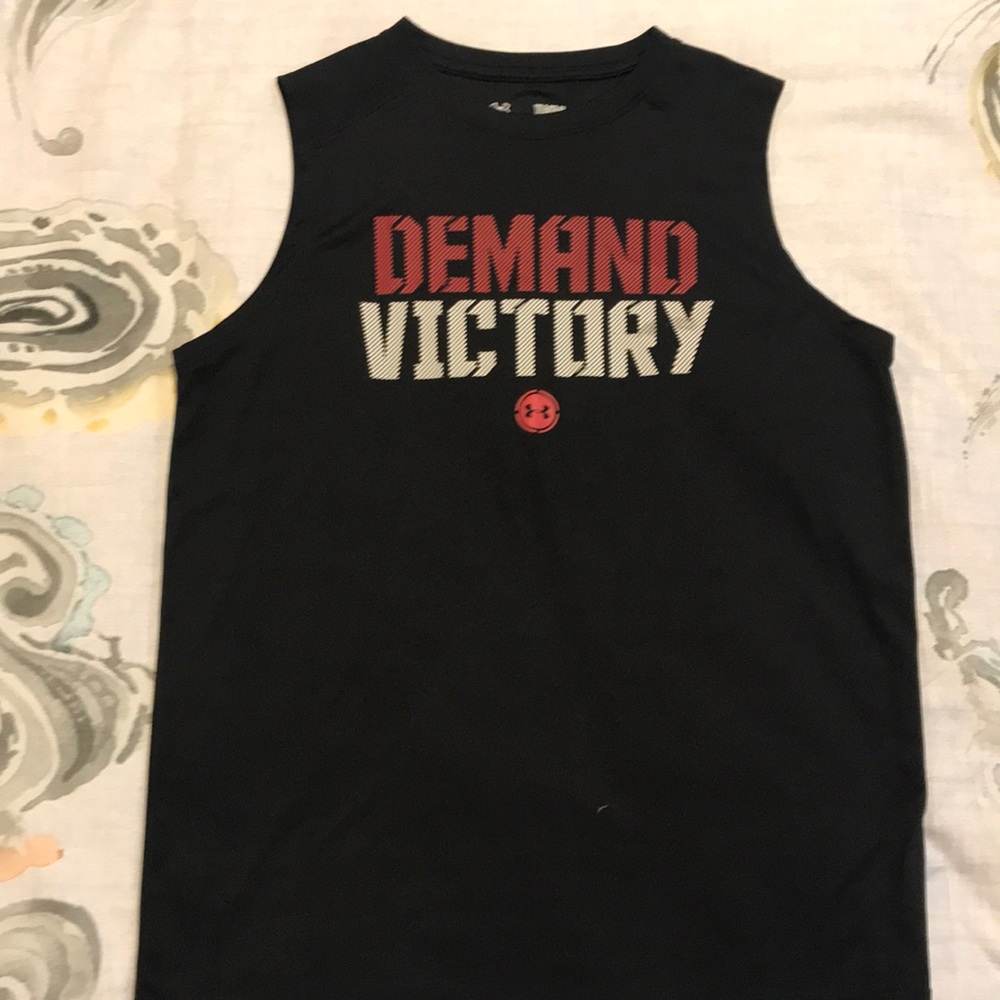 Black UA sleeveless boys tank top.
